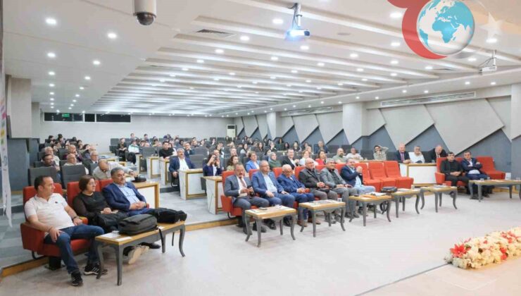 Van Atatürk Lisesi Mezunlar Derneği İlk Panelini Düzenledi