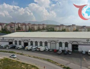 Van’da Modern Pazar Yeri Esnafa ve Vatandaşlara Hizmet Veriyor