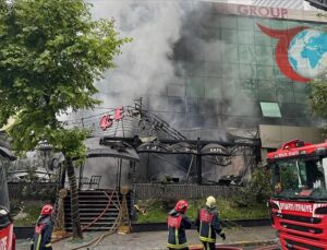 Yangın Zafer Mahallesinde: Kafe ve Market Kullanılamaz Hale Geldi