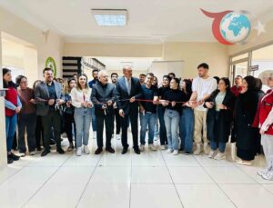 YYÜ Devlet Konservatuvarı ve İpekyolu Gençlik Merkezi İşbirliğiyle Tiyatro Dekorları Maket Sergisi