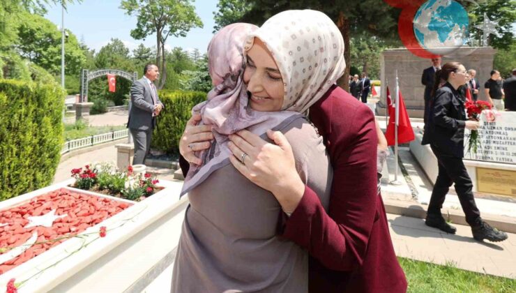 Afyonkarahisar’da Bayramda Duygusal Şehitlik Ziyareti