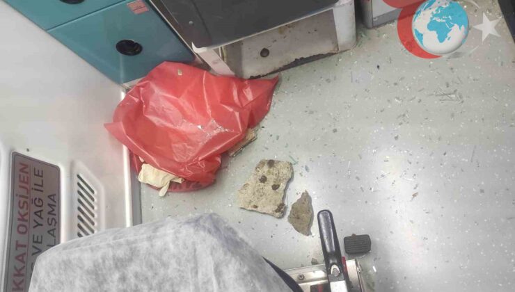 Akli Dengesi Yerinde Olmayan Şahıstan Ambulanslara Taşlı Saldırı