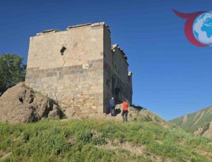 Alman Turistin Hakkari’deki Susuzluk Çığlığı: “Kuraklık Yok Ama Su da Yok!”