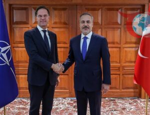 Ankara ve Lahey Arasında Ukrayna-Rusya Krizi Üzerine Yoğun Diplomasi Trafiği