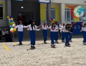 Baharın Coşkusu Hamur’da Renkli Şenlikle Kutlandı