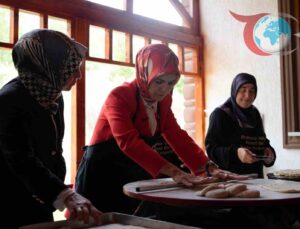 Bakan Göktaş, Erzincan’da Kadın Kooperatifi Bin açılışını Yaptı ve Gözleme Pişirdi