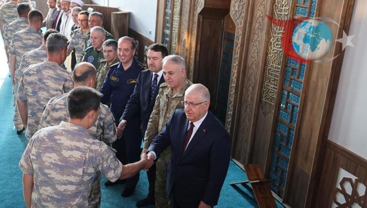 Bakan Güler ve TSK Komuta Kademesi Kütahya’da Bayram Namazını Mehmetçiklerle Kıldı