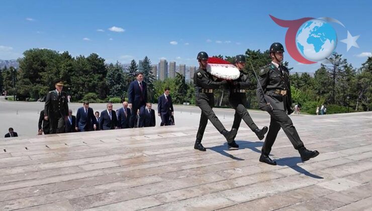 Bakan Yılmaz Tunç ve HSK Üyelerinden Anıtkabir Ziyareti