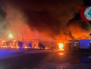 Berlin’de Art Arda Çıkan Yangınlar: Telekom ve Amazon Araçları Alevlere Teslim