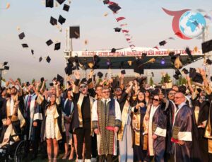 Bilecik Şeyh Edebali Üniversitesi’nde Coşkulu Mezuniyet Töreni