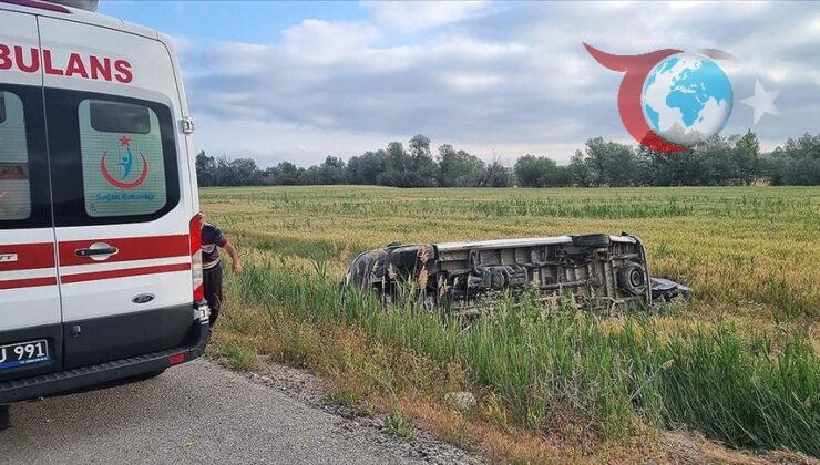 Çorum’da Düğün Dönüşü Feci Kaza: Minibüs Devrildi