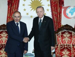 Erdoğan ve Paşinyan Tarihi Buluşmada Bir Araya Geldi