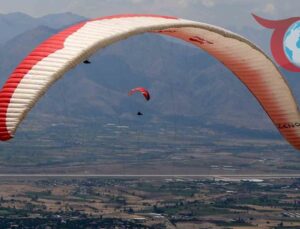 Gökyüzünde Unutulmaz Evlilik Teklifi: Erzincan’da Romantizm Zirve Yaptı