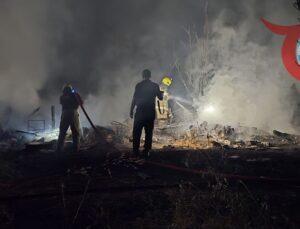 Göynüklü’deki Zeytinlik Alanında Korkutan Yangın: Bağ Evi Tamamen Yok Oldu