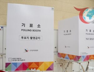 Güney Kore, eski devlet başkanının azliyle tırmanan iktidar krizinin eşiğinde yarın erken seçimde