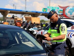 Gurbetçilere Jandarmadan Sıcak Karşılama ve Trafik Bilgilendirmesi