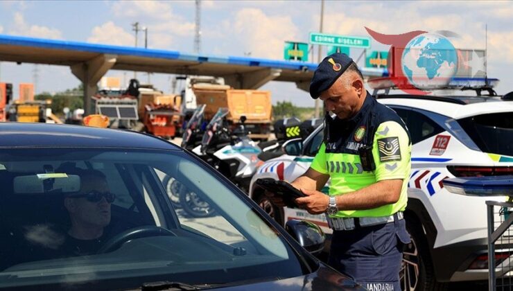 Gurbetçilere Jandarmadan Sıcak Karşılama ve Trafik Bilgilendirmesi