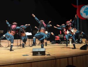 Hayat Boyu Öğrenme kursiyerlerinden türkü şöleni