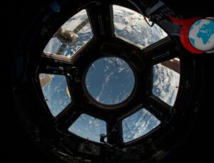 Hintli Pilot Uzay İstasyonuna İlk Adımını Attı