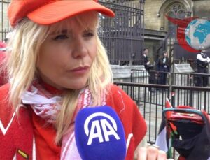 İngiltere’de İsrail’e Silah Satışı Protestosu: Kırmızı Duvar Eylemi