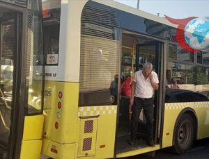 İstanbul’da Halk Otobüslerinin Kaza Anı Trafiği Felç Etti