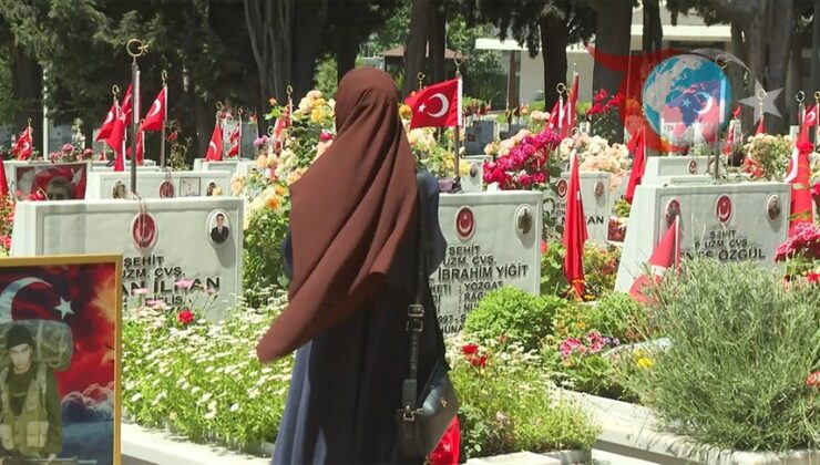 İstanbul’da Şehit Mezarlıklarında Duygusal Anlar