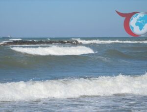 Karadeniz Kıyılarında Deniz Yasağı Devam Ediyor