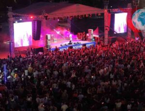 Karne Şenliği Melis Fis’in Enerjik Konseriyle Başladı