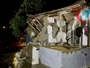 Kırşehir’de sel nedeniyle 1 ev çöktü, hasar gören 3 ev boşaltıldı