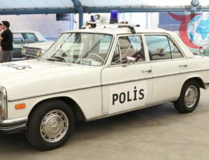 Küçükçekmece’de Nostaljik Rüzgar: Klasik Otomobil Festivali Büyülüyor