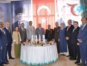 Manisa’da Kurban Bayramı’nın Coşkusu: Vali Özkan’ın Mesajları ve Bayramlaşma Töreni