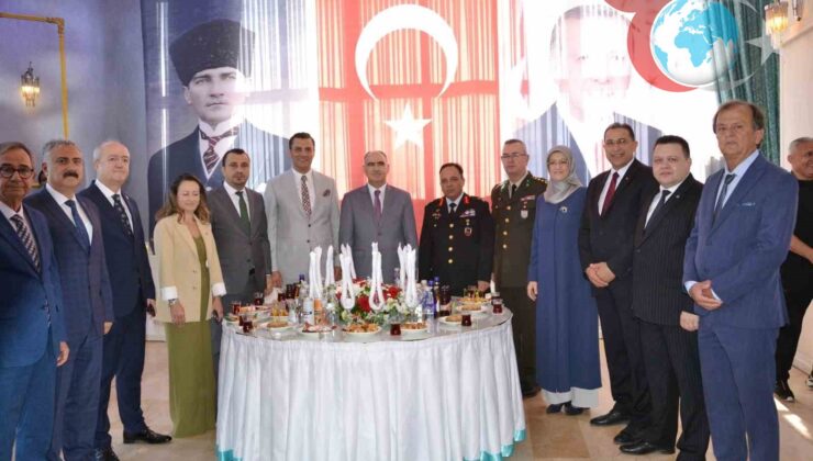 Manisa’da Kurban Bayramı’nın Coşkusu: Vali Özkan’ın Mesajları ve Bayramlaşma Töreni