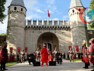 Mehteran Birliği’nin Tarihi Gösterileri Üç Sarayı Renklendirecek