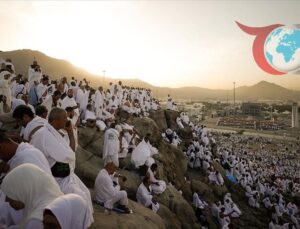 Mekke’de Arafat Yoğunluğu: Hacıların Hac Farizası Yolculuğu