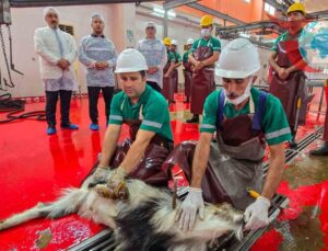 Mersin’de Şehitler İçin Anlamlı Kurban Geleneği Yaşatılıyor