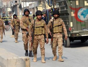 Pakistan’da Askeri Konvoya Bombalı Saldırı: Çok Sayıda Ölü ve Yaralı