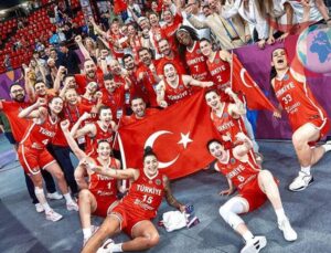 Pire’de Tarihi Atmosfer: Kadınlar EuroBasket Maçında Seyirci Rekoru Kırıldı