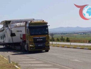 Sivas’ta Karayolunda İlerleyen Yat Şaşkınlık Yarattı