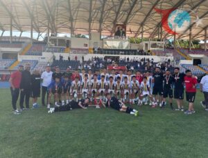 Talas Belediyespor’un Ardışık Şampiyonluk Başarıları: Gurur Konusu U15 Zaferi