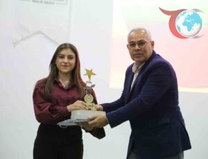 Türkiye Geneli Şiir Yarışmasında Genç Şairler Ödüllerini Aldı