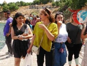 Van’da Kurban Bayramı Tatilinde Turist Akını: Akdamar Adası ve Van Kalesi Öne Çıktı