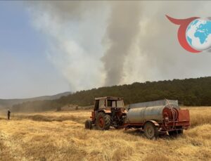 Afyonkarahisar’da Orman Yangınıyla Mücadele Eden Çiftçiler Tarlalarını Korumaya Çalışıyor