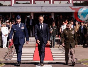 Avrupa Müttefik Kuvvetlerinde Tarihi Komuta Değişimi