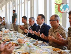 Bilecik Valisi Mehmetçiklerle Bir Araya Geldi: Güvenlik ve Dayanışma Mesajı