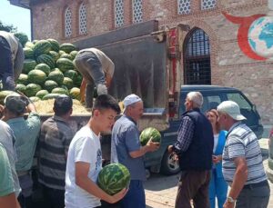 Bilecik’in Yangın Mağdurları İçin Örnek Dayanışma: Pazaryeri Belediyesi’nden Ücretsiz Karpuz Dağıtımı