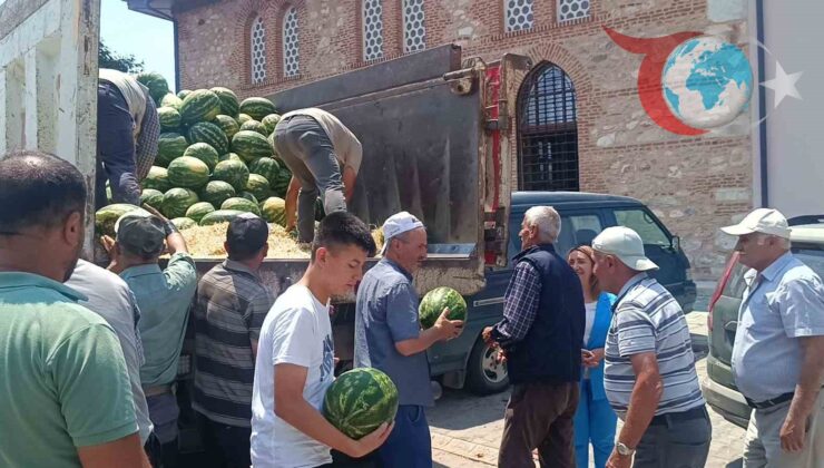Bilecik’in Yangın Mağdurları İçin Örnek Dayanışma: Pazaryeri Belediyesi’nden Ücretsiz Karpuz Dağıtımı