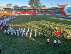 Edirne’de Tarihi Kırkpınar Yağlı Güreşleri İhtişamla Başladı