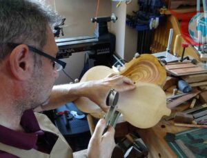 Emekli Mühendisin Keman Tutkusu: Uluslararası Arenada Kendini Kanıtlıyor