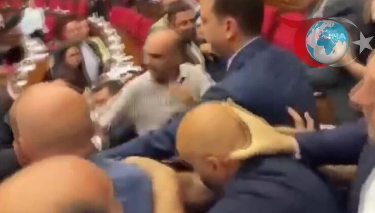 Ermenistan Parlamentosu’nda Yumruklar Konuştu: Milletvekilleri Arasında Kavga Çıktı