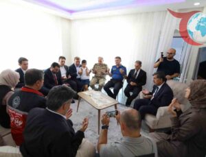 Erzincan Valisi, Şehit Ailesine Duygusal Bir Ziyaret Gerçekleştirdi